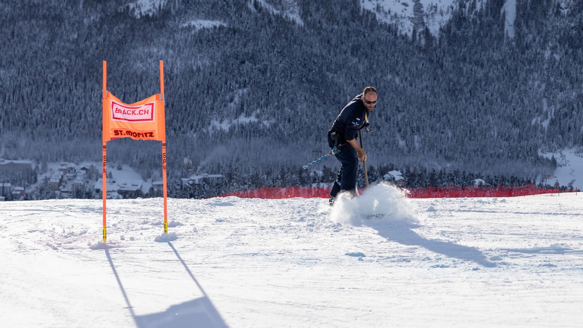 Schaufeln auf der Piste
